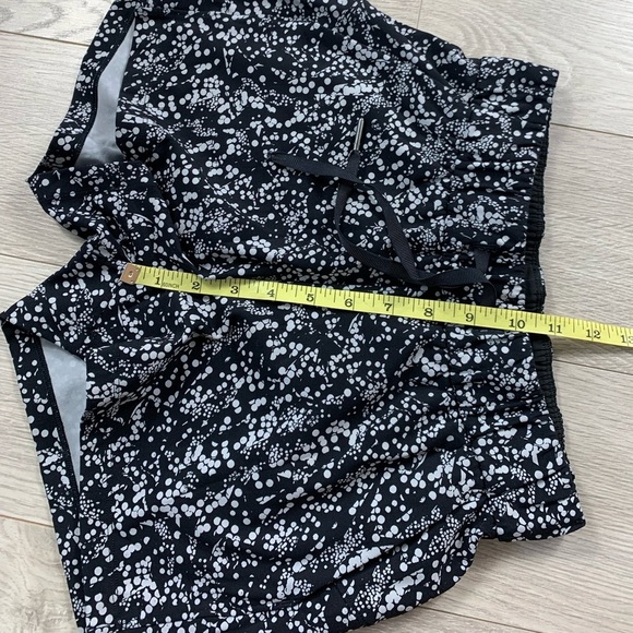 Lululemon On The Fly Short 2.5" Chirasu Black - Picture 12 of 15